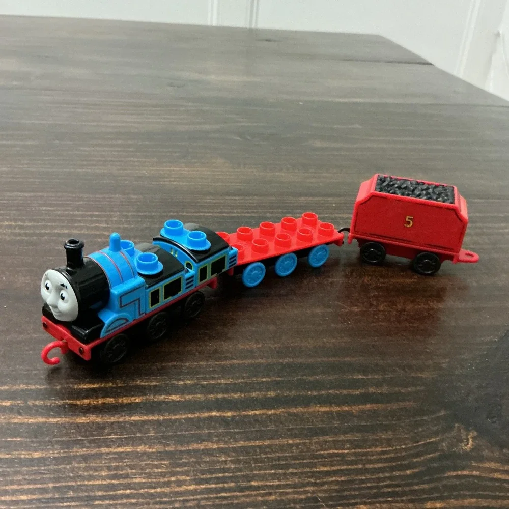 Thomas the Tank Engine Mega Bloks‎ Train Set with Flatbed and Coal Tender 5